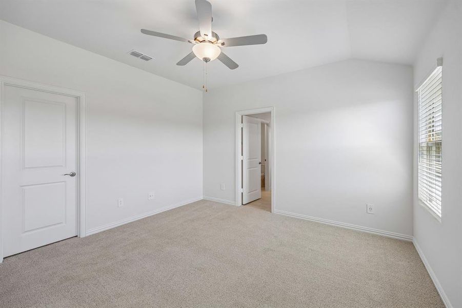 Spacious, unfurnished interior of a new home in Stella Hills, Denton (Image 31).