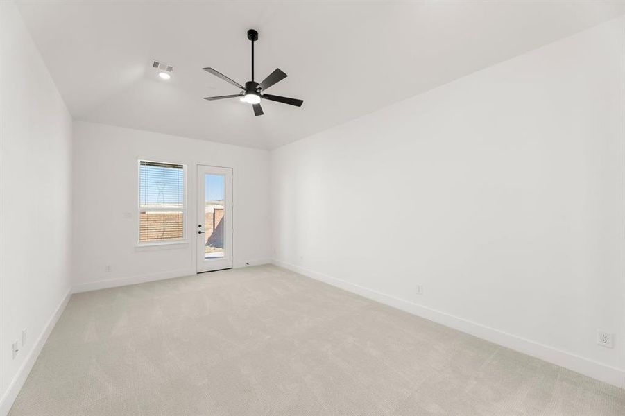 Spacious, unfurnished interior of a new home in The Villages of Hurricane Creek, Anna (Image 11).