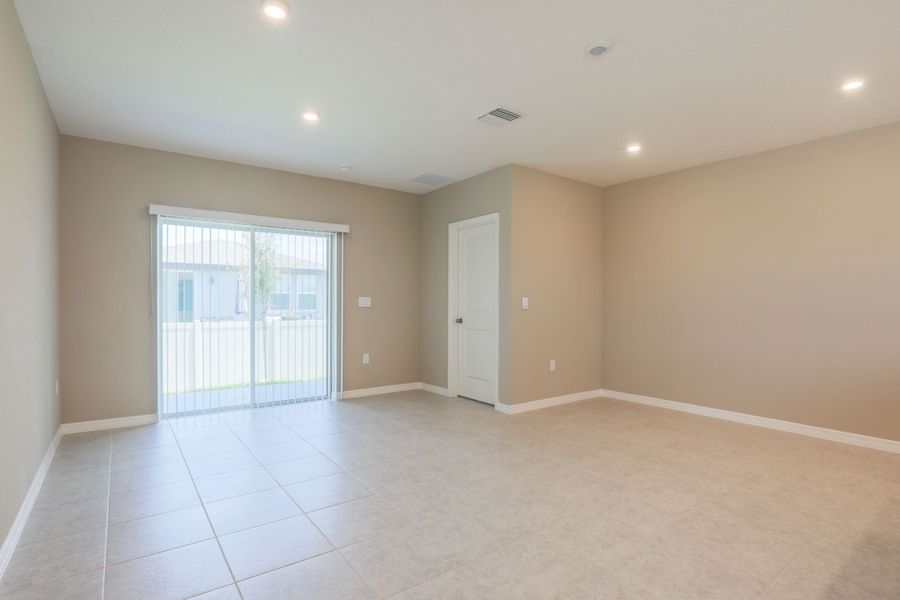 Spacious, unfurnished interior of a new home in Heritage Station, Punta Gorda (Image 7). Spacious, unfurnished interior of a new home in Heritage Station, Punta Gorda (Image 7).