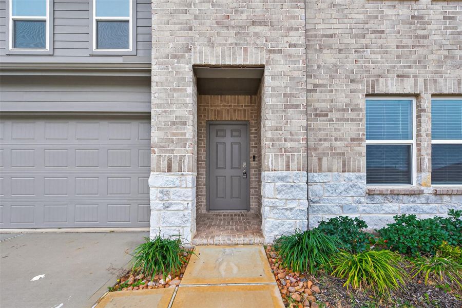 Exterior details and patio area of a home in Water Crest on Lake Conroe, Conroe (Image 29).