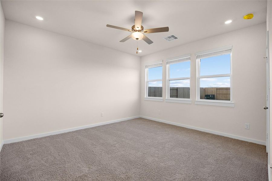Spacious, unfurnished interior of a new home in Creekhaven, Iowa Colony (Image 27).
