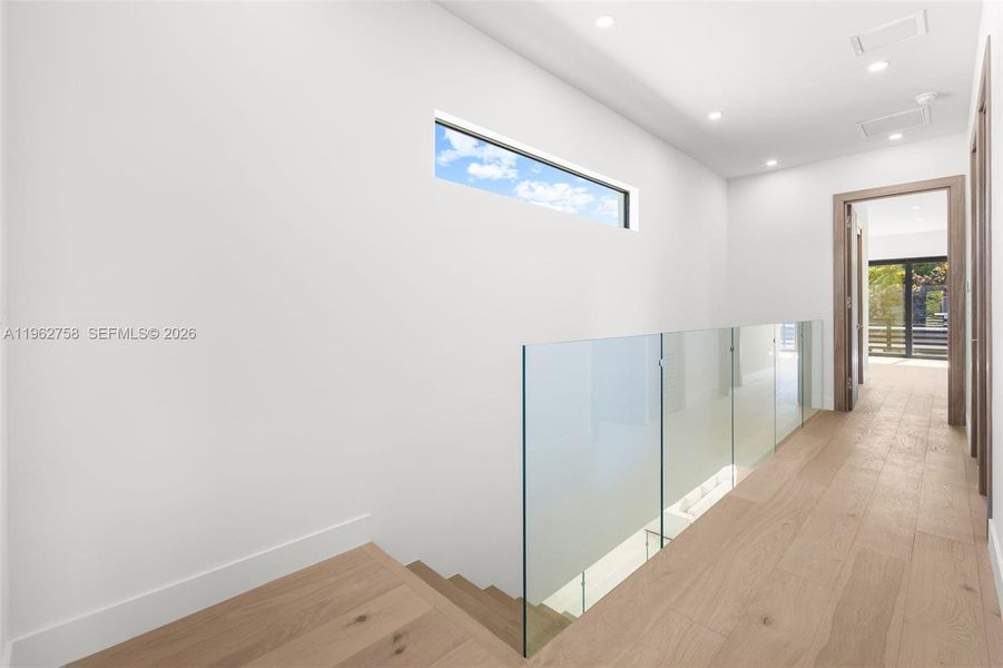 Spacious, unfurnished interior of a new home in , Miami (Image 26).