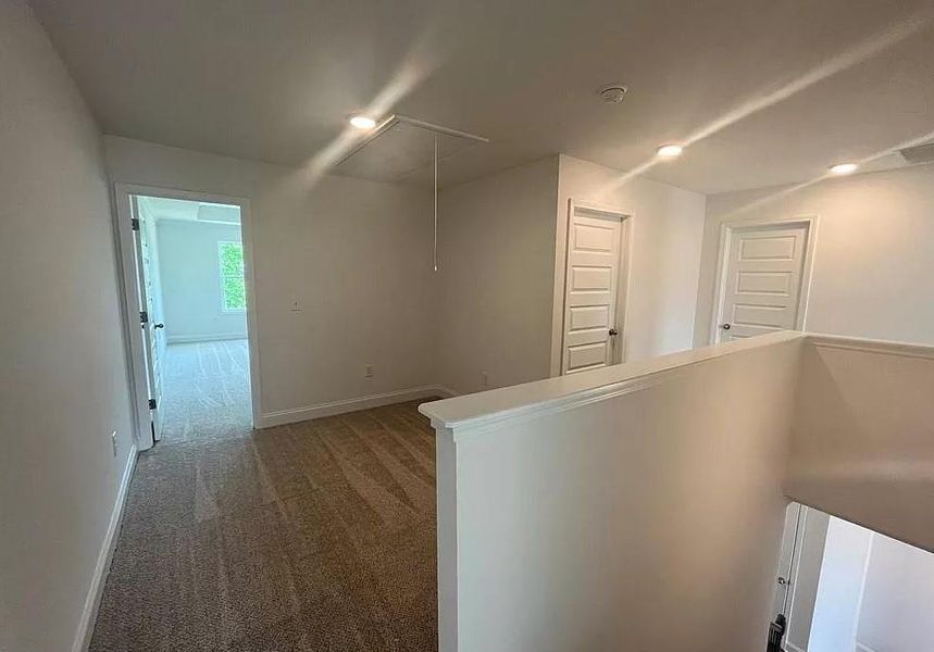 Spacious, unfurnished interior of a new home in , Gainesville (Image 12).
