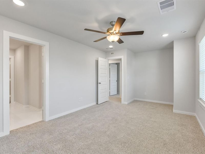 Spacious, unfurnished interior of a new home in Lakes at Black Oak, Magnolia (Image 27).