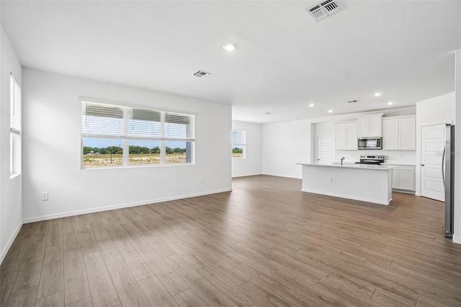 Spacious, unfurnished interior of a new home in Hawthorne Ranch, Lakeland (Image 29).