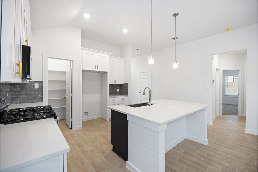 Furnished interior view inside a new home in Glendale Lakes, Rosharon (Image 10).