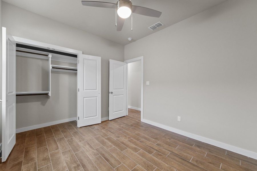 Representative unfurnished interior of a home built from the Clovis by Hakes Brothers in Monte Cielo, Weslaco (Image 11).