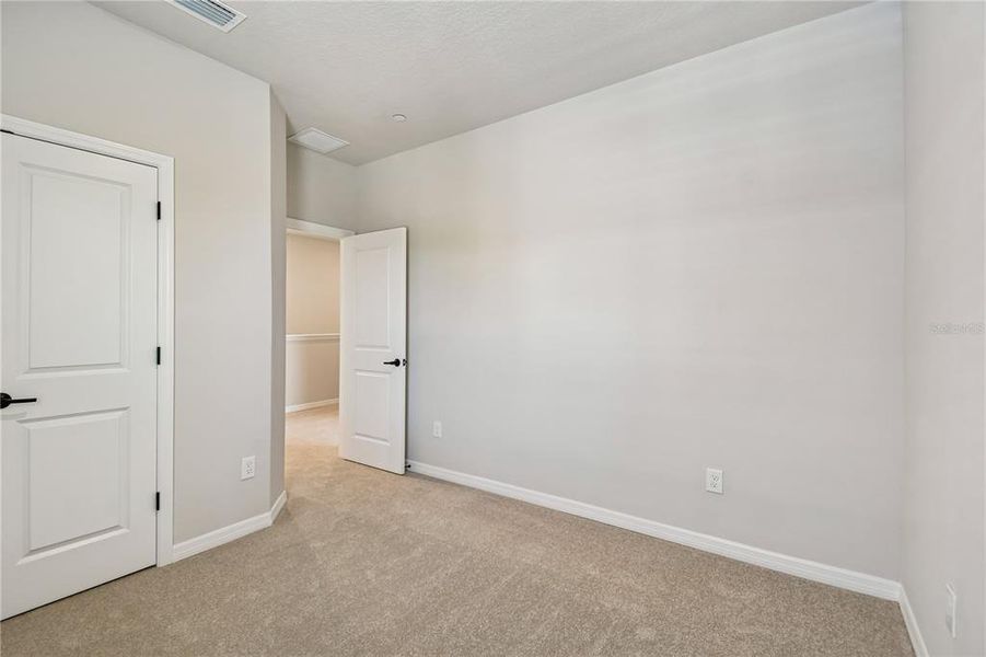 Spacious, unfurnished interior of a new home in , Orlando (Image 13).