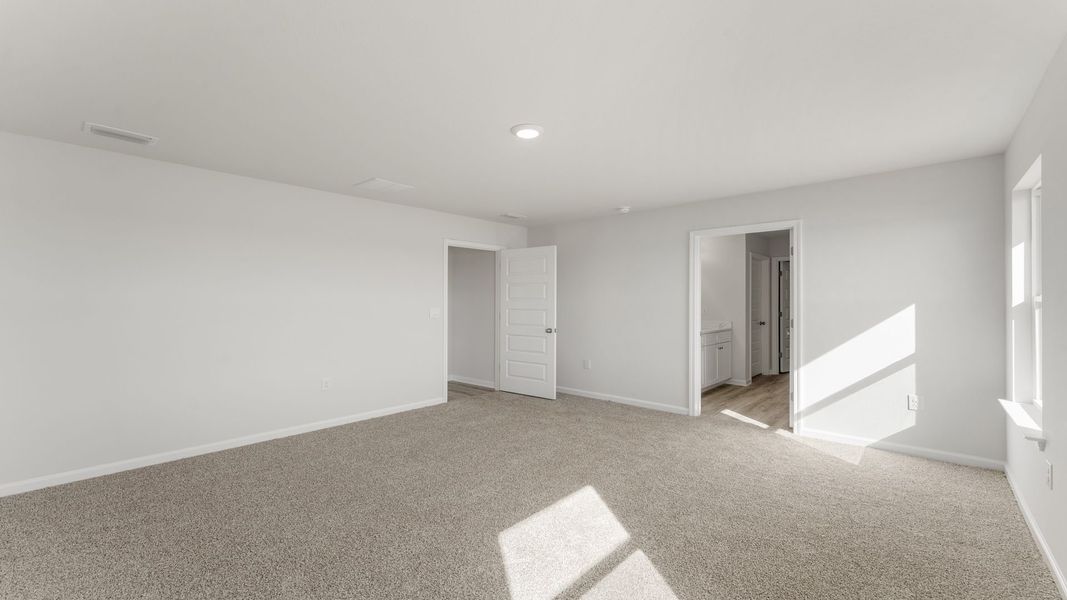 Spacious, unfurnished interior of a new home in Sunny Hills, Chipley (Image 18).