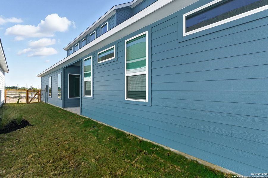 Exterior details and patio area of a home in The Crossvine – Garden Homes, Schertz (Image 1). Exterior details and patio area of a home in The Crossvine – Garden Homes, Schertz (Image 1).