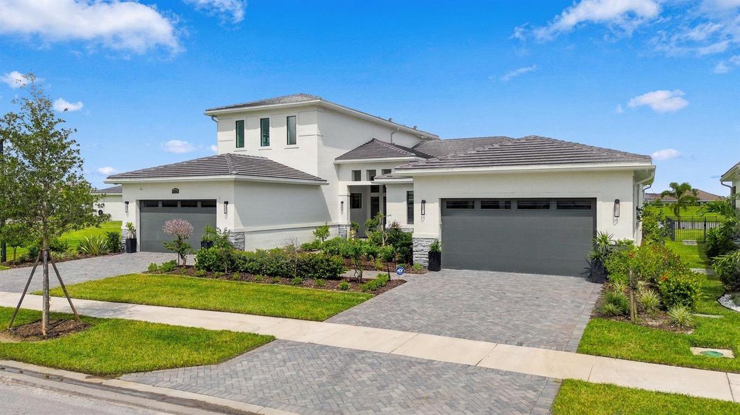Immaculate 2025 Luxury Residence Immaculate 2025 Luxury Residence