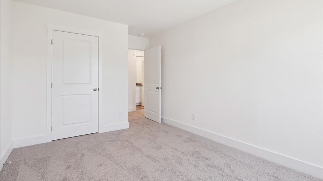 Spacious, unfurnished interior of a new home in Millstone Village, Morristown (Image 13).