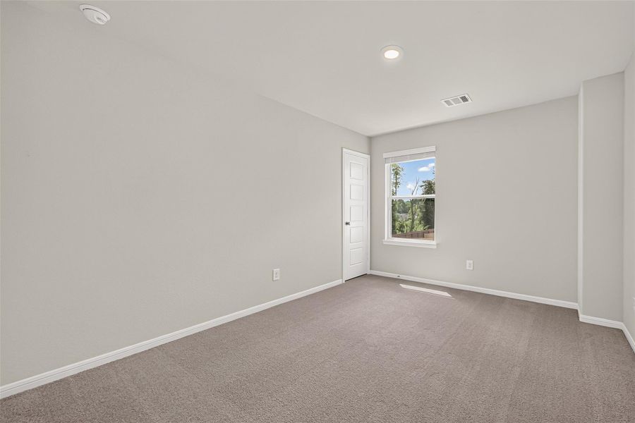 Spacious, unfurnished interior of a new home in Bammel Oaks, Houston (Image 31).