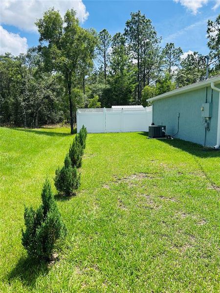 Exterior details and patio area of a home in , Dunnellon (Image 22).