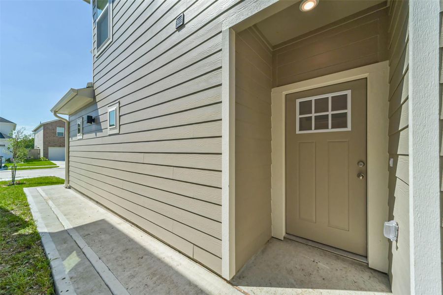 Photos are sample images from a previously built home with the same floor plan. Finishes and fixtures in the current home have been upgraded and may vary. Photos are sample images from a previously built home with the same floor plan. Finishes and fixtures in the current home have been upgraded and may vary.