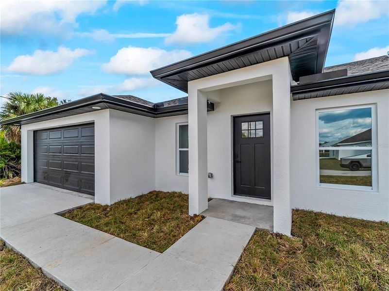 Exterior details and patio area of a home in , Port Charlotte (Image 35).