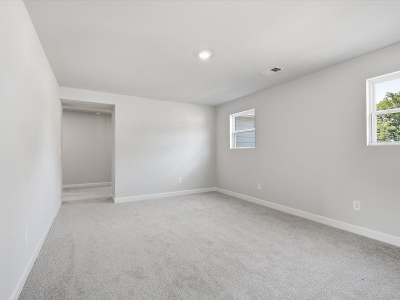 Spacious, unfurnished interior of a new home in Wexford Park, Fountain Inn (Image 13).