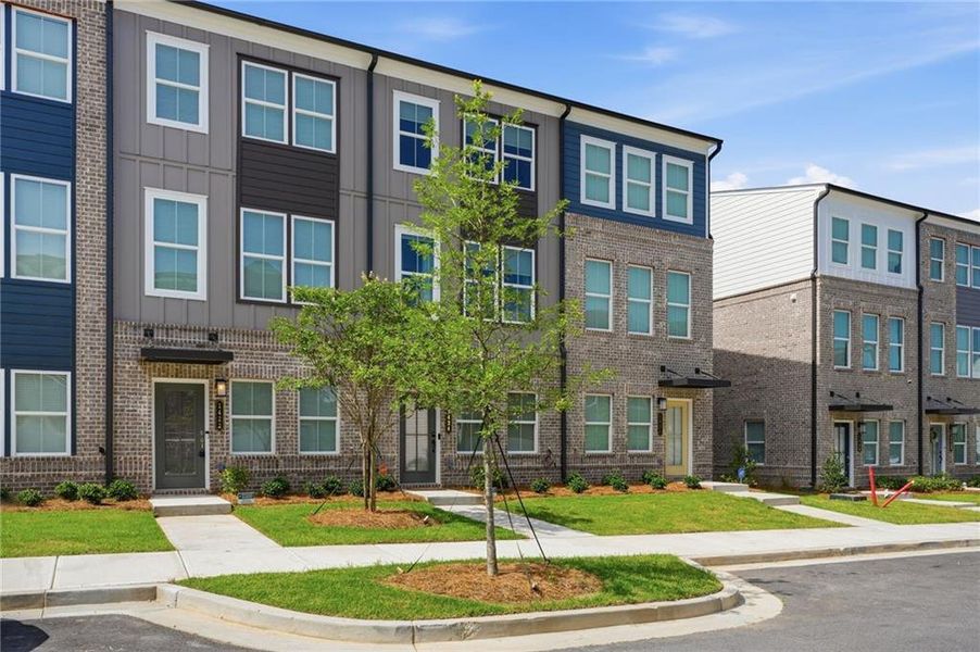 Condo located in Atlanta, GA showcasing its design and architecture (Image 5).