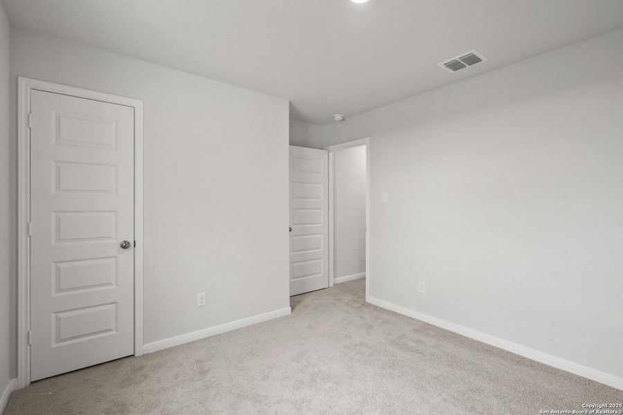 Spacious, unfurnished interior of a new home in Dauer Ranch, New Braunfels (Image 24). Spacious, unfurnished interior of a new home in Dauer Ranch, New Braunfels (Image 24).