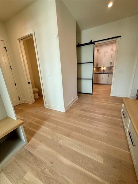 Spacious, unfurnished interior of a new home in , Sandy Springs (Image 70).