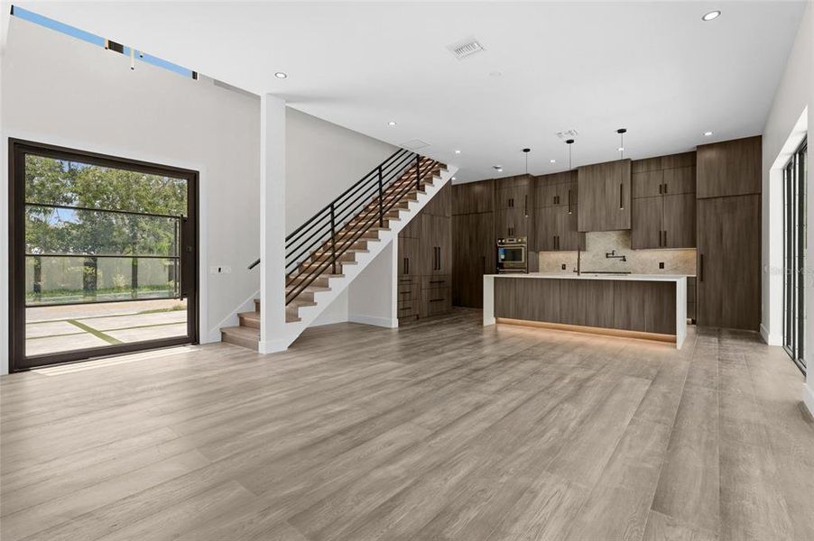 Spacious, unfurnished interior of a new home in , Sarasota (Image 67).