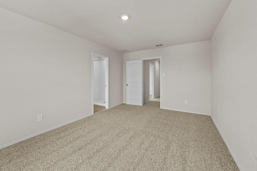 Spacious, unfurnished interior of a new home in Sunset Oaks, Maxwell (Image 24).