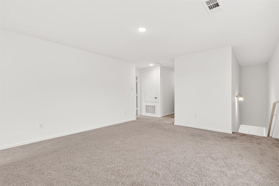 Spacious, unfurnished interior of a new home in Chapel Run, Montgomery (Image 26).