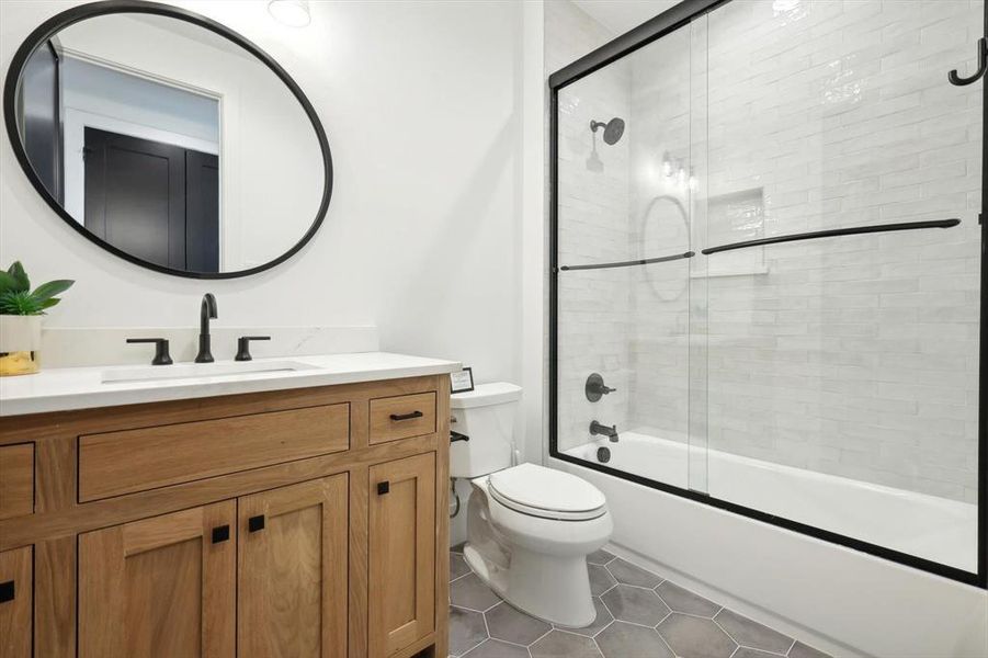 Furnished interior view inside a new home in , Strawn (Image 26).