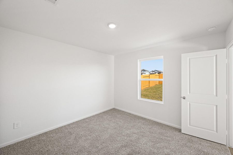 Spacious, unfurnished interior of a new home in Lexington Heights, Willis (Image 16).