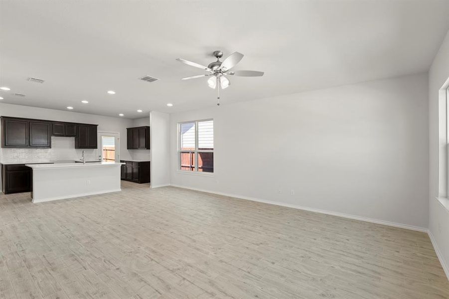 05. 3709 Jade - Family (2)