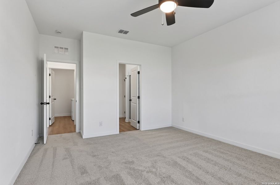 Spacious, unfurnished interior of a new home in Nopal Valley, San Antonio (Image 23).