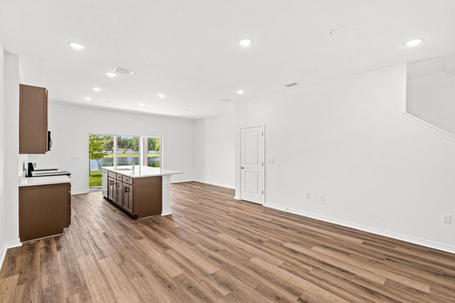 Spacious, unfurnished interior of a new home in Shenandoah Reserve, Orlando (Image 26).
