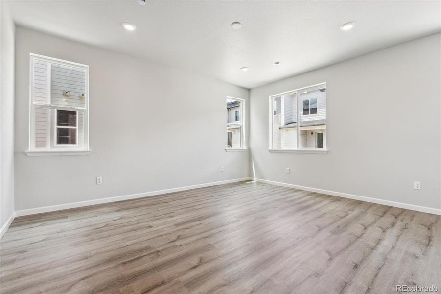 Spacious, unfurnished interior of a new home in Attainable Townhomes at Grand Vue at Interlocken, Broomfield (Image 10).