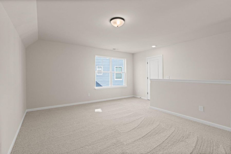 Spacious, unfurnished interior of a new home in Greenrich Mill, Simpsonville (Image 25).