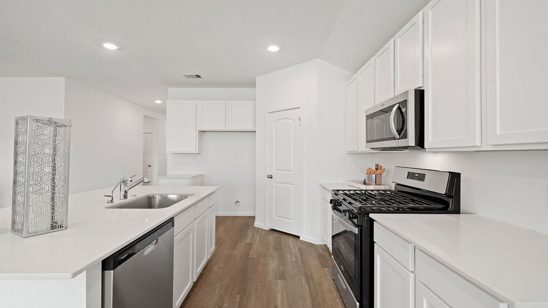 Furnished interior view inside a new home in Sunterra Lakes, Katy (Image 7). Furnished interior view inside a new home in Sunterra Lakes, Katy (Image 7).
