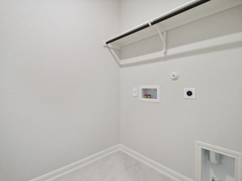 Spacious, unfurnished interior of a new home in Arcadia Ridge - Classic Series, San Antonio (Image 19).