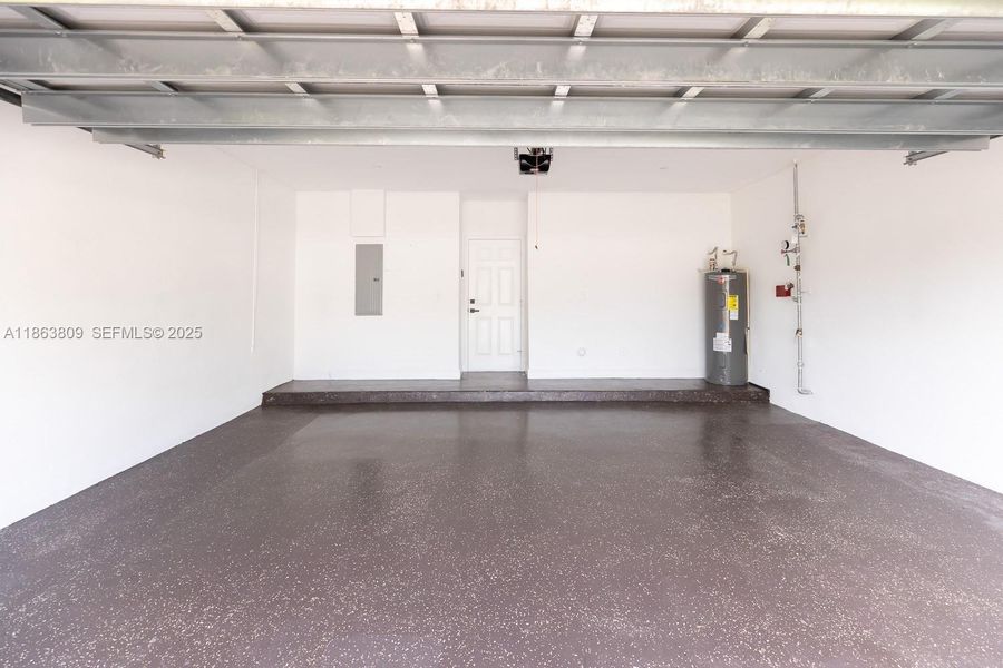 Spacious, unfurnished interior of a new home in , Tamarac (Image 52).