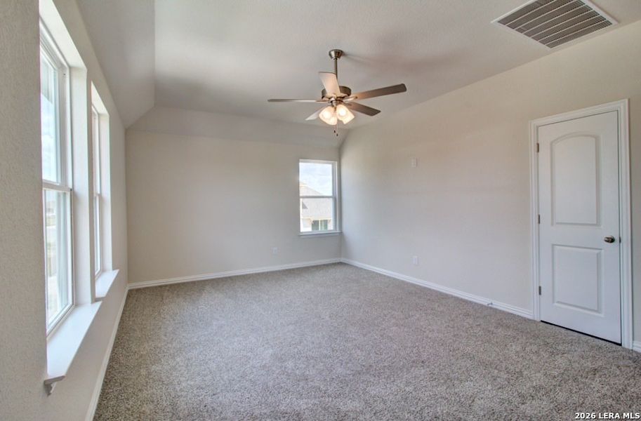 Spacious, unfurnished interior of a new home in The Crossvine, Schertz (Image 20).