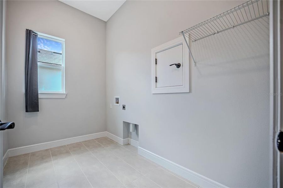 Spacious, unfurnished interior of a new home in Del Webb Stone Creek, Ocala (Image 22).