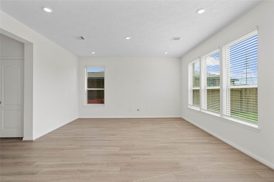 Spacious, unfurnished interior of a new home in Vida Costera, Texas City (Image 17). Spacious, unfurnished interior of a new home in Vida Costera, Texas City (Image 17).