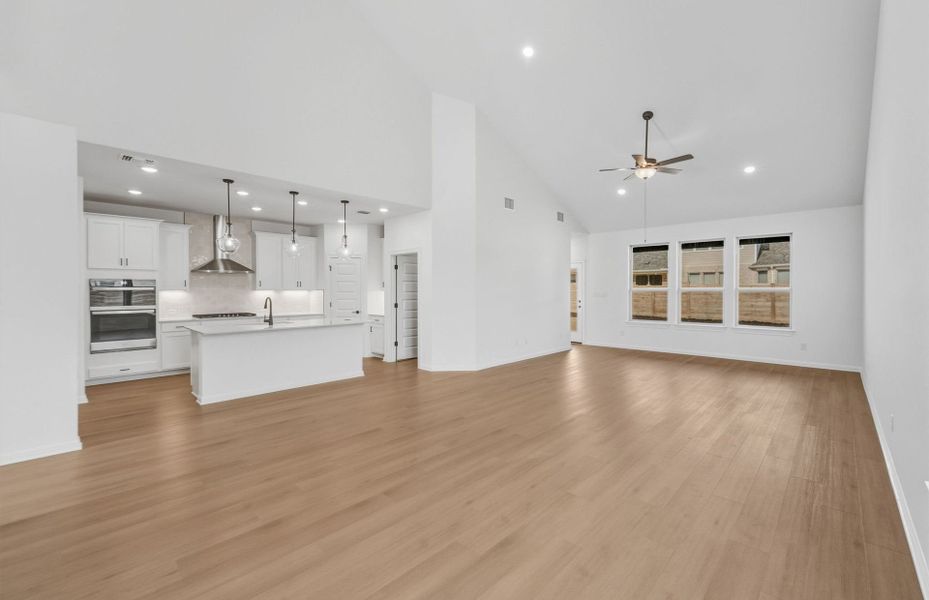 Spacious, unfurnished interior of a new home in Bluffview Reserve, Leander (Image 55).