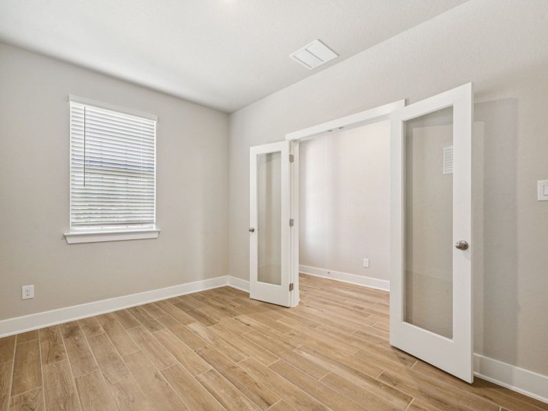 Spacious, unfurnished interior of a new home in Comanche Ridge, San Antonio (Image 18).