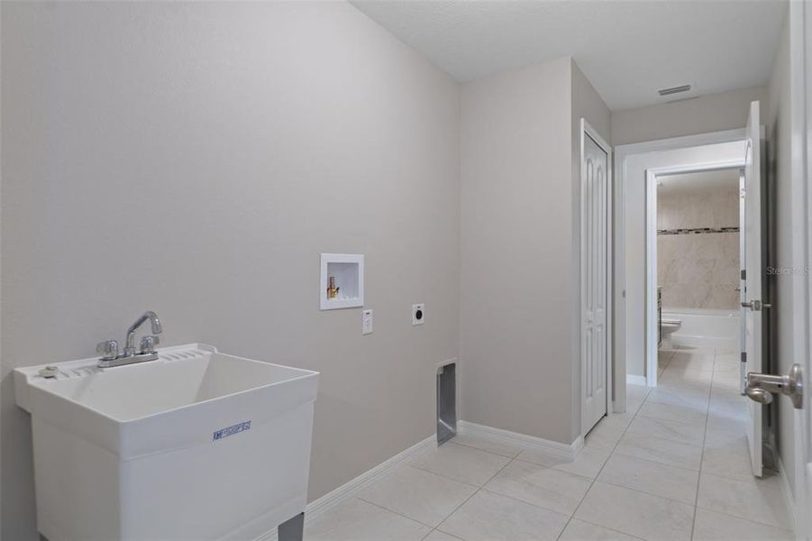 Furnished interior view inside a new home in , Weeki Wachee (Image 4).