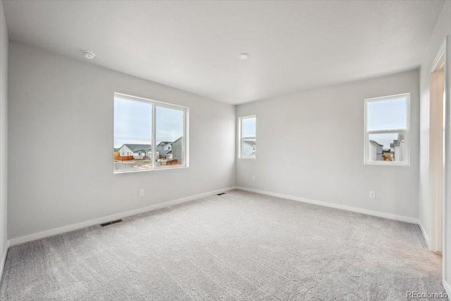 Spacious, unfurnished interior of a new home in Farmlore, Brighton (Image 17).