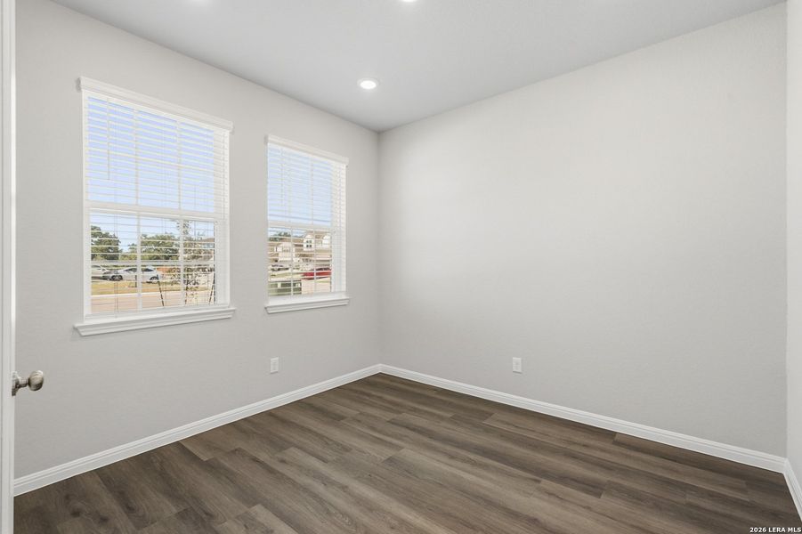 Spacious, unfurnished interior of a new home in Cinco Lakes, San Antonio (Image 20).