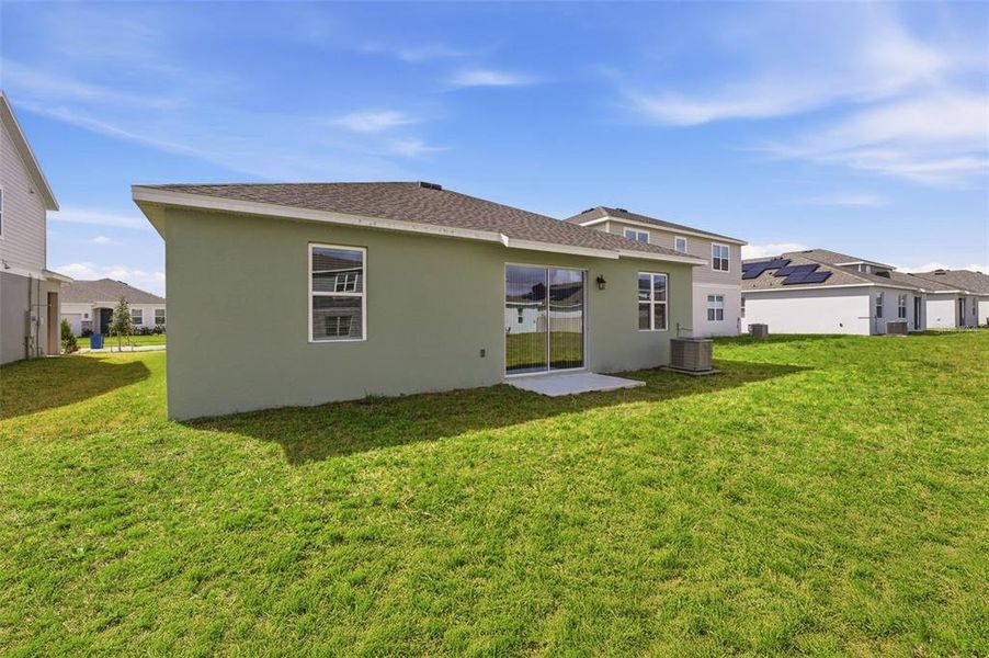 Exterior details and patio area of a home in Marion Ridge, Haines City (Image 3).