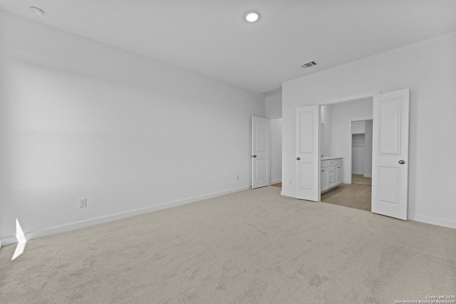 Spacious, unfurnished interior of a new home in Waterwheel, San Antonio (Image 11).
