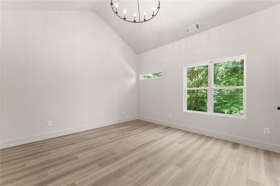 Spacious, unfurnished interior of a new home in , Gainesville (Image 18).