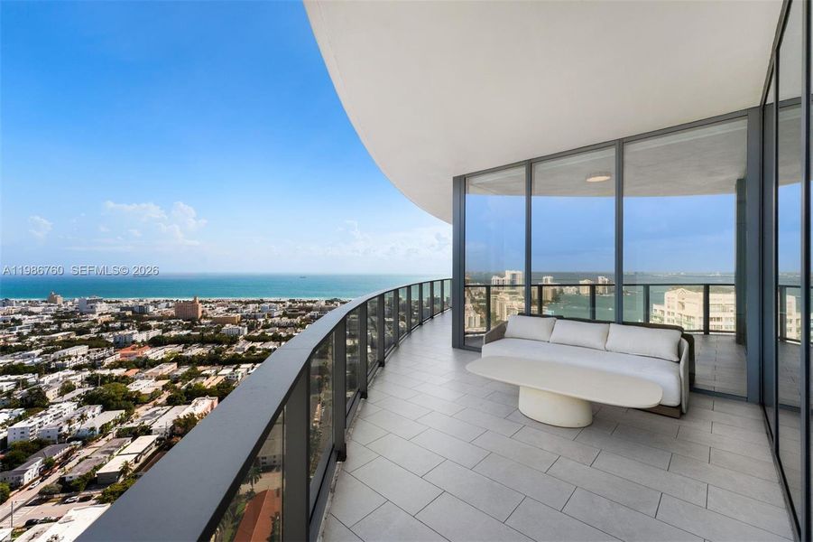 Condo located in Miami Beach, FL showcasing its design and architecture (Image 16).