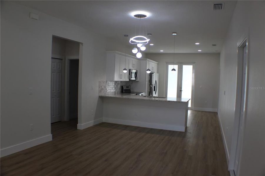Spacious, unfurnished interior of a new home in , Tampa (Image 28).